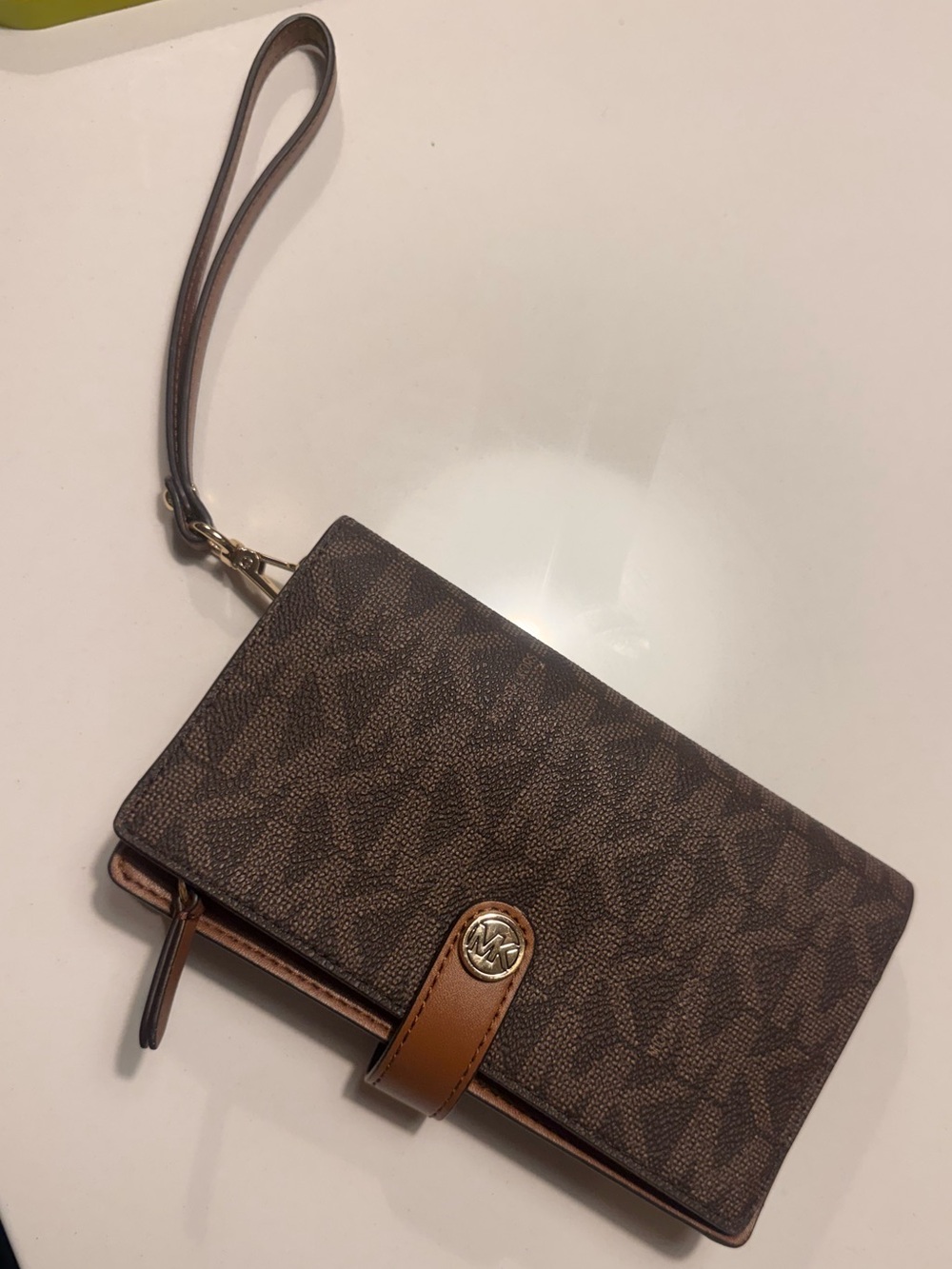 NWT MICHAEL KORS SMALL WRISTLET PHONE WALLET